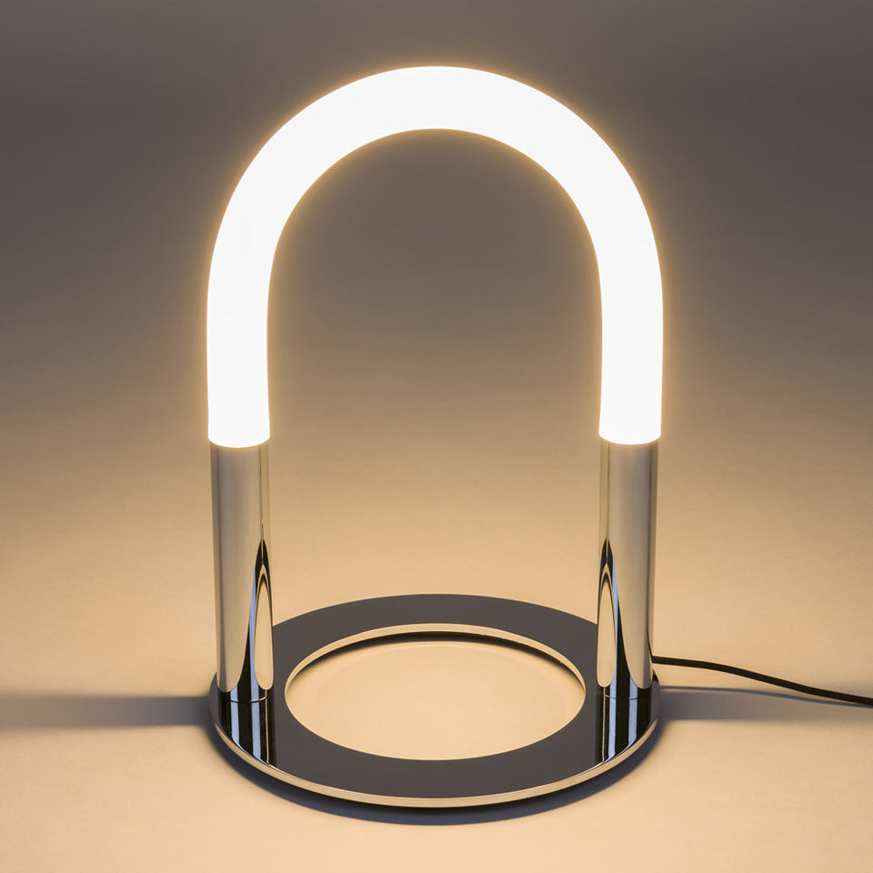 Arch - chrómová stolová lampa