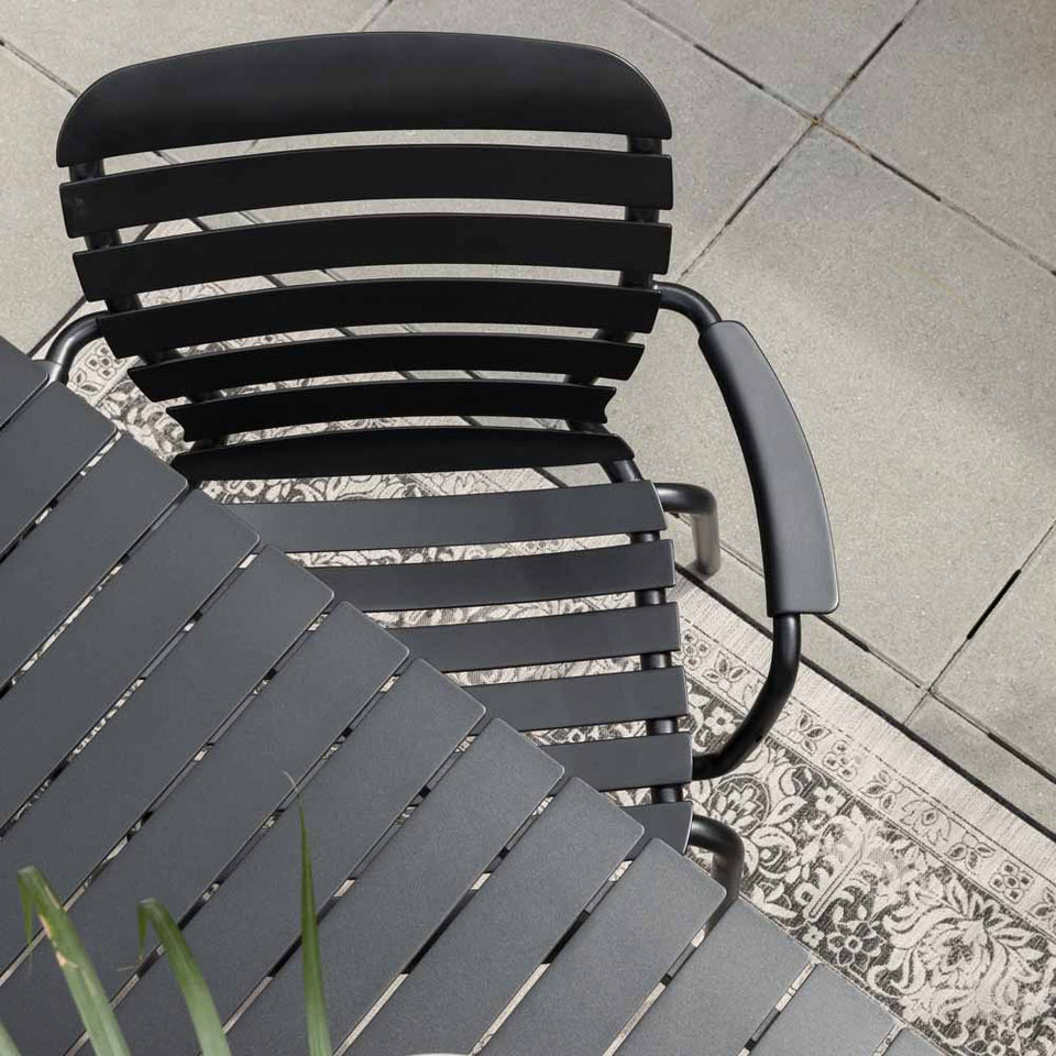 Vondel set - veľký stôl a šesť stoličiek s opierkami
