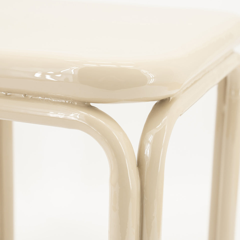 Zilo - príručný stolík