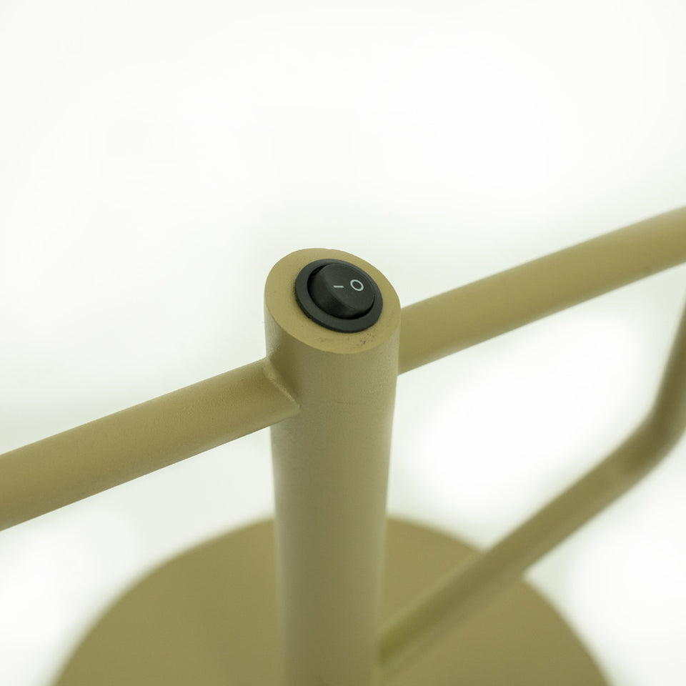 Capa - stolová lampa